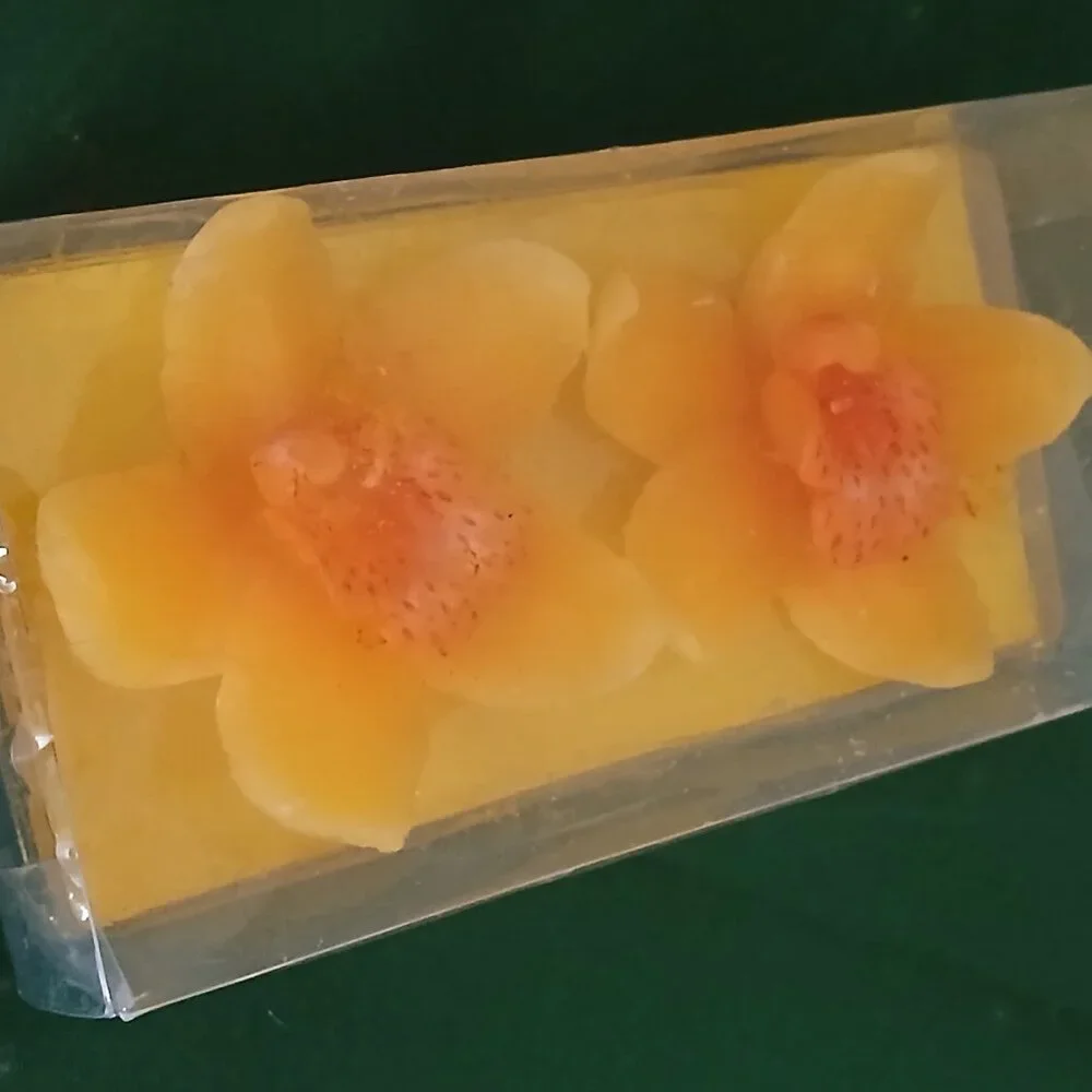 N/A candle yellow